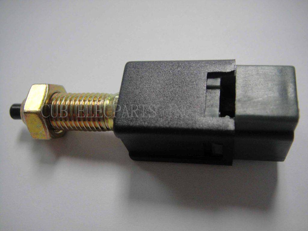 Датчик включения стоп-сигнала CUB  B011-040  (VS-48A041)