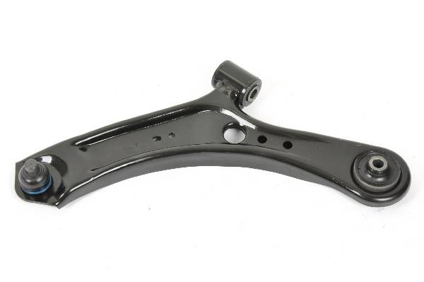 Рычаг подвески SH-91032 (45202-79J00) нижний