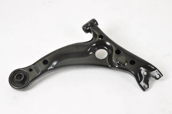 Рычаг подвески SH-05035 (48068-20220) нижний